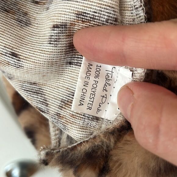 Tickled Pink Cheetah Oversized Hooded Poncho Mobwife - Picture 2 of 6